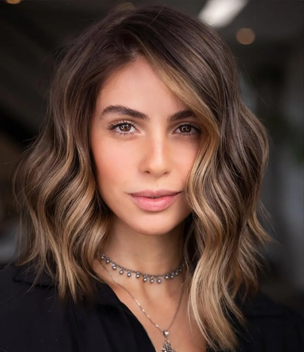 Collarbone-Grazing Style Long Stacked Bob with One Side Longer