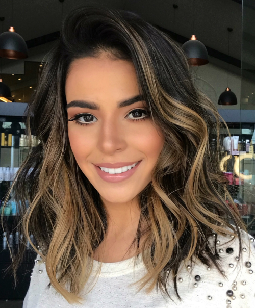 Chopped Lob with Highlights Medium Layered Hairstyle For Wavy Hair