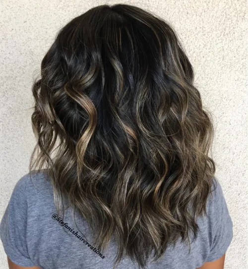 Medium Rounded Wavy Cut Mid-Length U-Cut Wavy Hairstyle