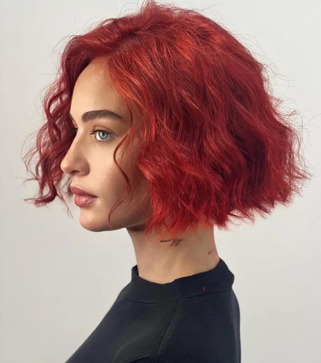 Short Wavy Bob in Bright Red Tone