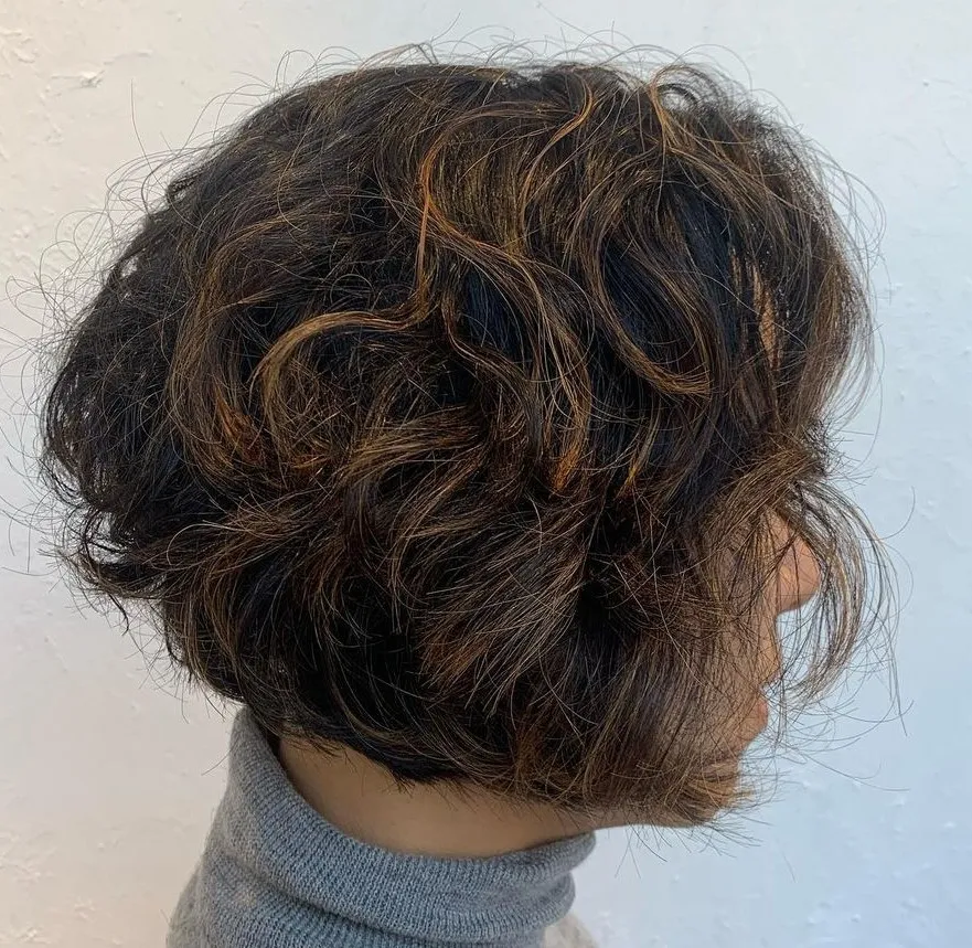 Short Fluffy Hairstyle with Stacked Layers