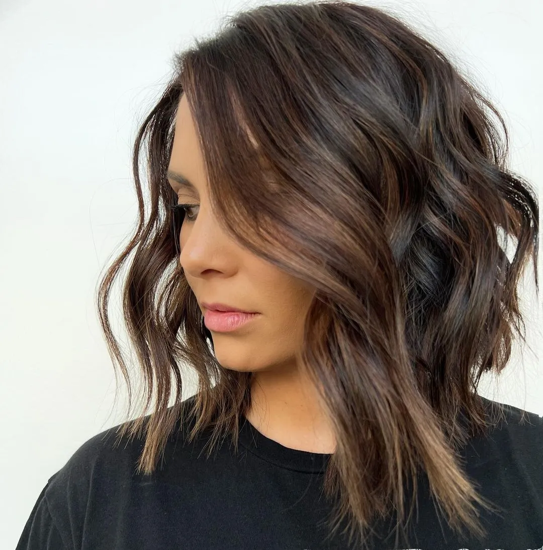 Long Inverted Bob with Loose Waves