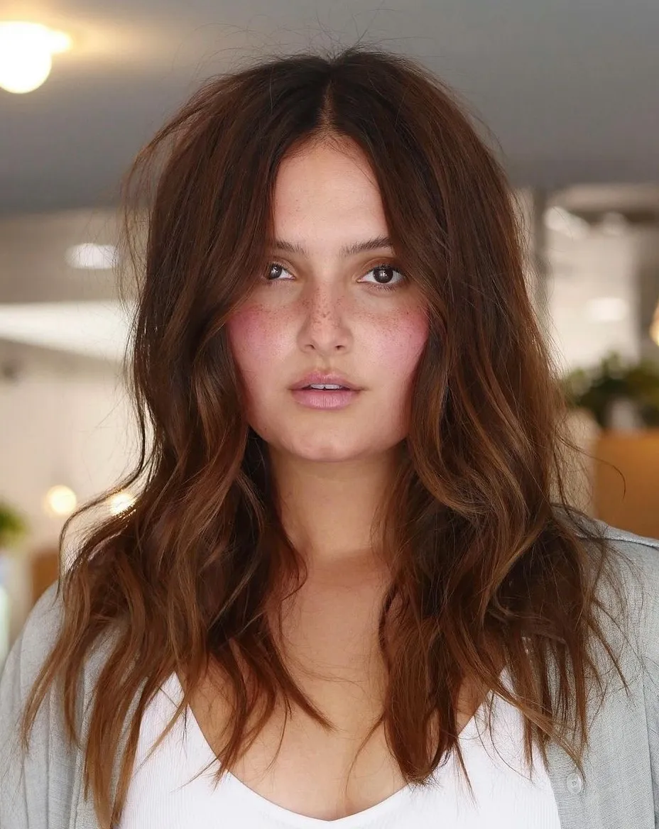 Effortless Bedhead Hair Tousled Medium Hair for Round Faced Beauties
