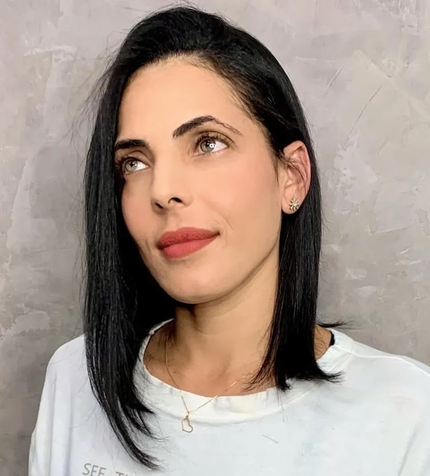Asymmetrical Angled Lob Comb-Over Angled Lob for an Oblong Face