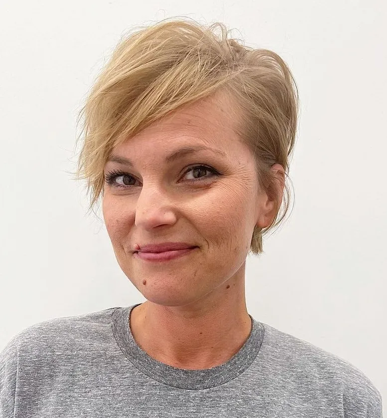 Soft Pixie Bob with Side-Swept Bangs Long Blonde Pixie Bob for Fine Strands