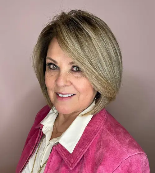 30 Hairstyles That Can Shave a Decade Off Your Appearance 20 Dirty Blonde Bob with Ash Highlights