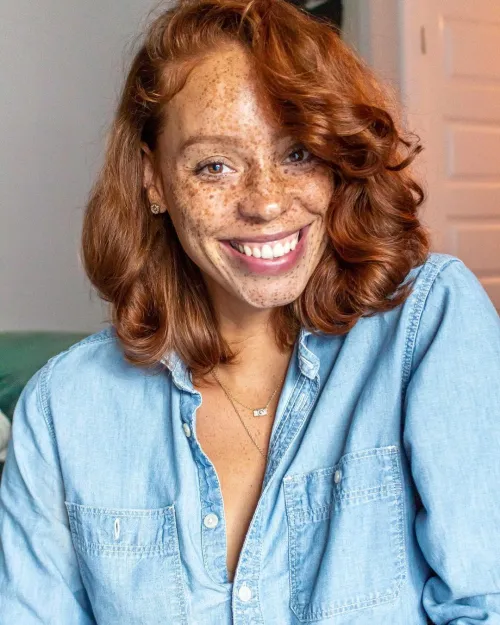 12 Different Hair Types: Identifying and Styling Yours 7 Woman with 2B Type of Hair