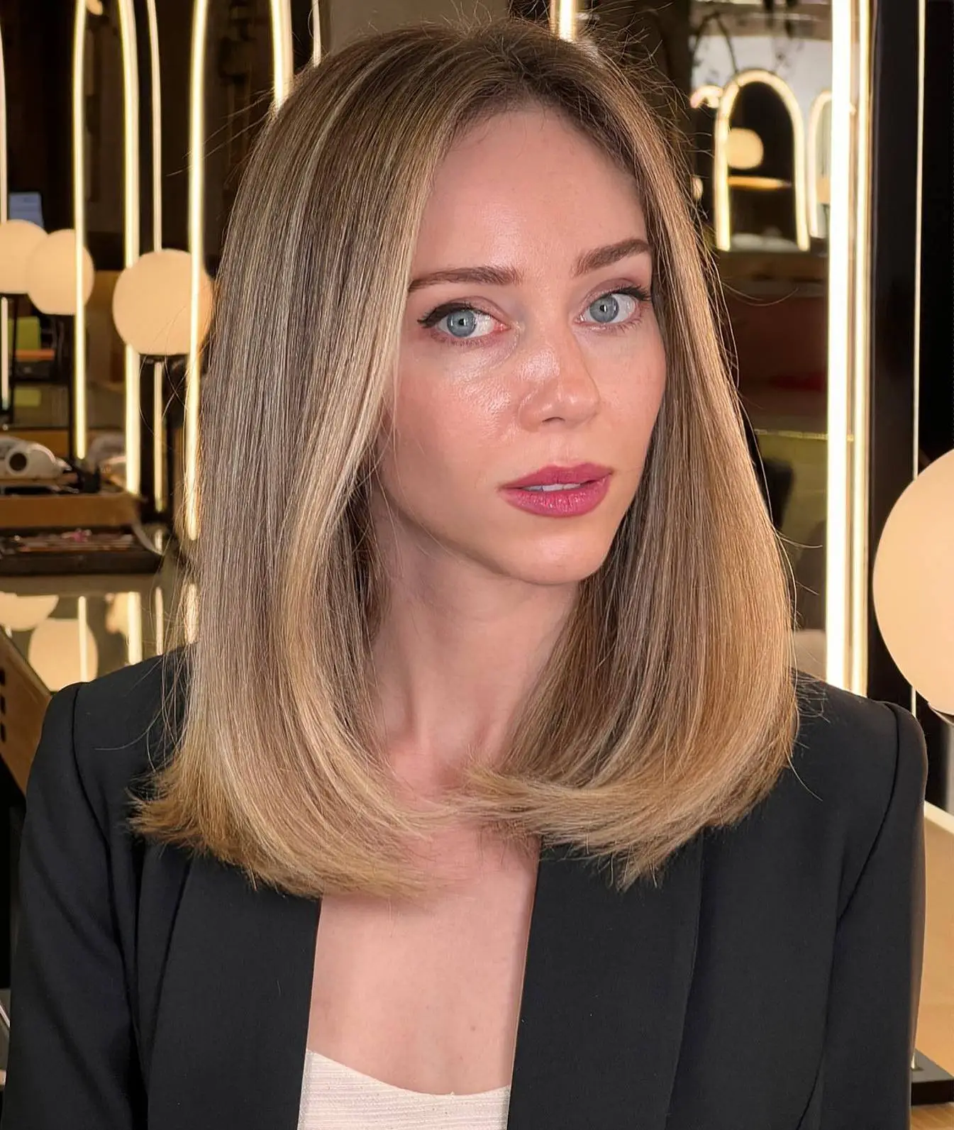 Alluring Straight Hairstyle Golden Blonde Straight Haircut
