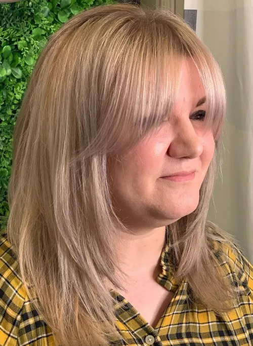 Layered Hairstyle to Hide Double Chin