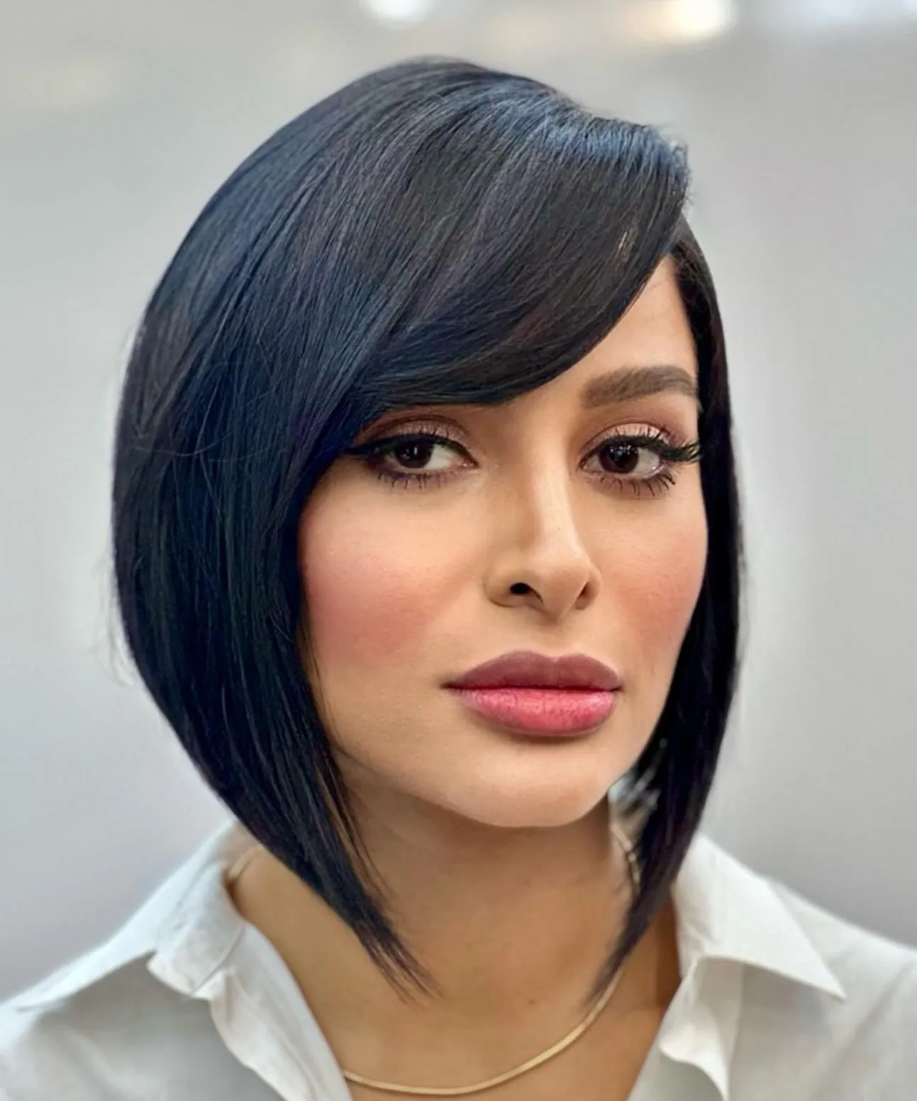 Hairstyle for High Cheekbones Oval Face