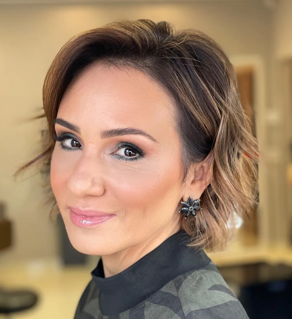 Side-Parted Layered Bob with Highlights Two Tone Layered Bob with Side Parting