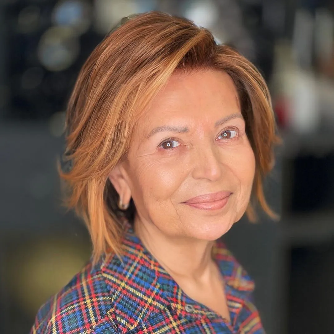 Short Layered Haircut with Side Parting Bright Side Parted Bob for Saggy Neck