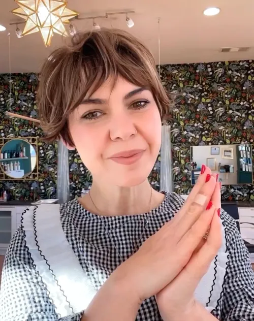 Hairstylist Telling About Bixie Trend